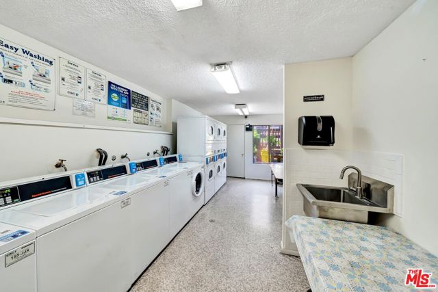 320 S Ardmore Avenue, Los Angeles CA: https://media.crmls.org/mediaz/549f9ce3-61b6-4489-8c8e-448588f3cd95.jpg