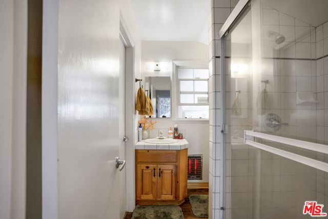 4141 Eileen Street, Simi Valley CA: https://media.crmls.org/mediaz/549ffdf6-8267-4462-9db1-9406c299756f.jpg