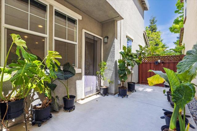 28514 Gulfport Circle, Hayward CA: https://media.crmls.org/mediaz/54a02a94-3e34-4931-83fe-063b4bc1494c.jpg