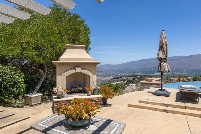 31662 Orange Blossom Ct, Valley Center CA: https://media.crmls.org/mediaz/54a0c119-cf13-4051-b879-9d9eeccd0497.jpg