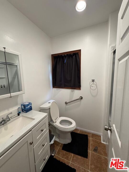 5764 W 85th Place, Los Angeles CA: https://media.crmls.org/mediaz/54a0e98d-5111-4a23-96a3-5d44ca321038.jpg