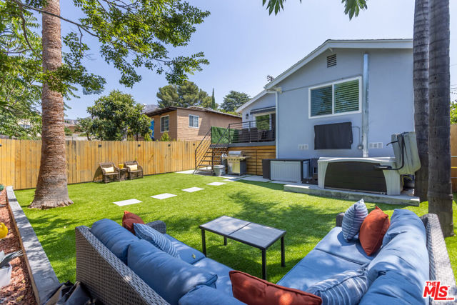 10315 Fairgrove Avenue, Tujunga CA: https://media.crmls.org/mediaz/54a11351-6dfb-40f2-b49a-386c49ff1e55.jpg