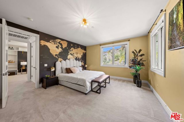 25043 Abercrombie Lane, Calabasas CA: https://media.crmls.org/mediaz/54a117be-04ec-4fb1-b92e-083b8b001f4f.jpg