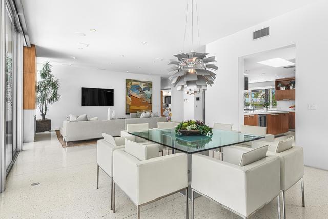 633 N Belardo Road, Palm Springs CA: https://media.crmls.org/mediaz/54a1534e-4ca7-4e24-b908-50f41828fcdc.jpg