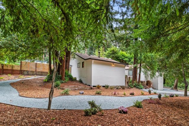 15315 Highway 9, Boulder Creek CA: https://media.crmls.org/mediaz/54a17e47-dc6a-470b-873a-67c728c2bee6.jpg