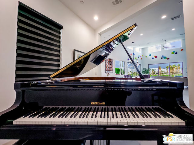 4321 Lumina Way, Palm Springs CA: https://media.crmls.org/mediaz/54a1cb0a-ed41-489e-854f-632705ccd055.jpg