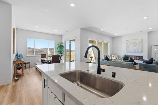 208 Luna Way, Hollister CA: https://media.crmls.org/mediaz/54a1e3a4-f3be-4832-96be-2b394fcec193.jpg