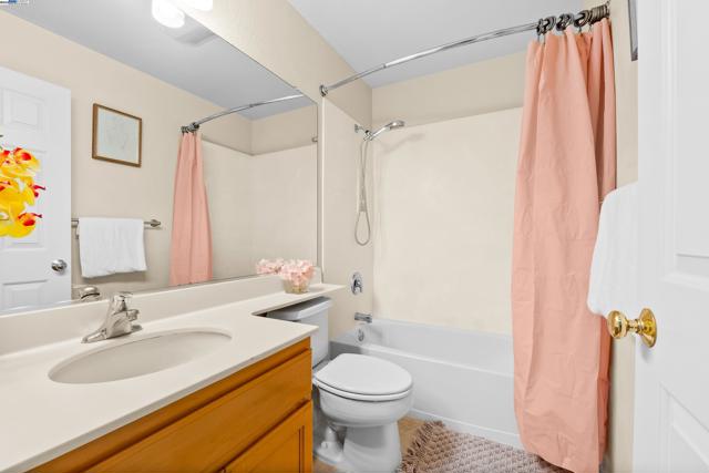 2165 Watermill Rd, San Ramon CA: https://media.crmls.org/mediaz/54a1f8da-c0f3-40b7-8d11-c616d89887bc.jpg