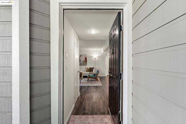 520 Canyon Oaks, Oakland CA: https://media.crmls.org/mediaz/54a2e869-c72b-4796-8300-1f7f018d81af.jpg