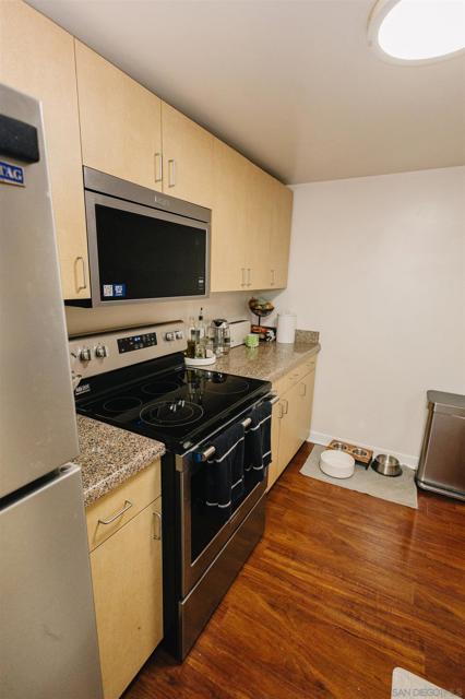 425 W Beech St, San Diego CA: https://media.crmls.org/mediaz/54a3a603-401a-4ee7-8199-f421a212ce5b.jpg