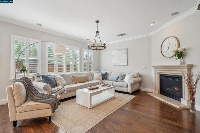 2261 Genoa St, Danville CA: https://media.crmls.org/mediaz/54a3b40c-6934-4ac7-b0fb-1b23cda9170c.jpg