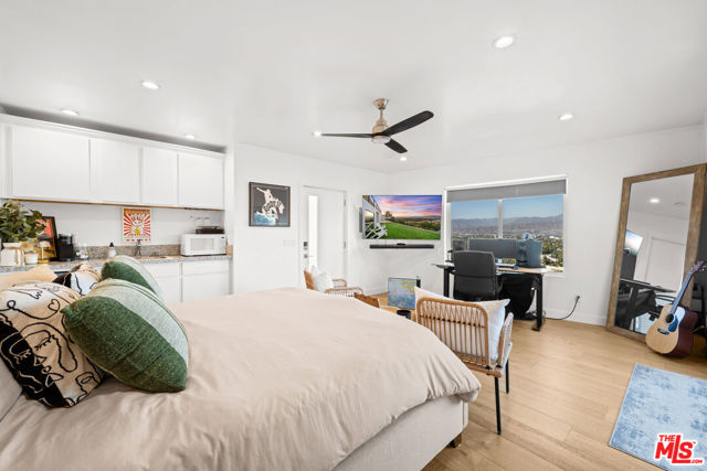 3631 Sunswept Drive, Studio City CA: https://media.crmls.org/mediaz/54a3c049-6409-4c01-8a05-b8dc50a631f5.jpg