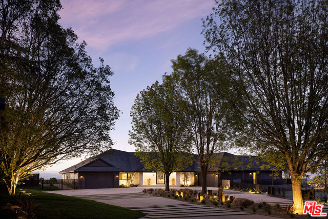 16401 Mulholland Drive, Los Angeles CA: https://media.crmls.org/mediaz/54a404ae-83b9-4caf-913c-b011b94f6db8.jpg