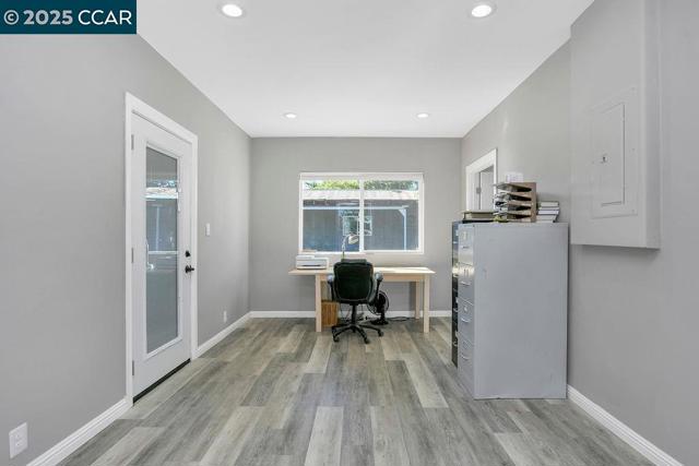 2280 Concord Ave, Brentwood CA: https://media.crmls.org/mediaz/54a4af1b-6573-4f7c-9865-fc01cb80def2.jpg