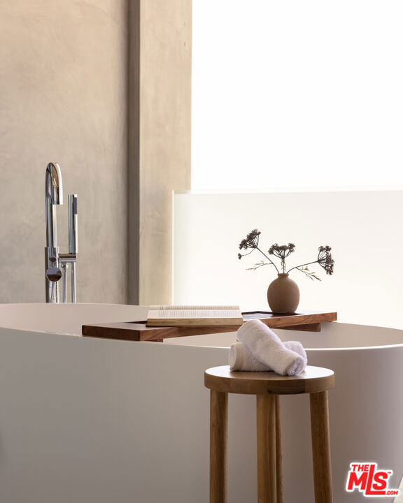 4016 The Strand, Manhattan Beach CA: https://media.crmls.org/mediaz/54a4c9e4-f947-4e77-b8a6-b1c5d39213aa.jpg