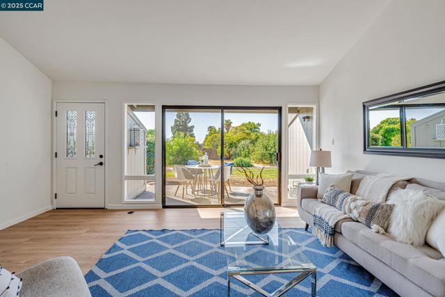 1335 Kenwal Rd, Concord CA: https://media.crmls.org/mediaz/54a52f66-b3d8-4a6e-8d85-67c33b2dbd48.jpg