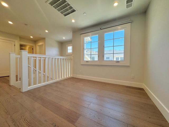 701 2nd Avenue #6, San Mateo CA: https://media.crmls.org/mediaz/54a55812-fac9-4f31-a831-3124b0ef3bdc.jpg
