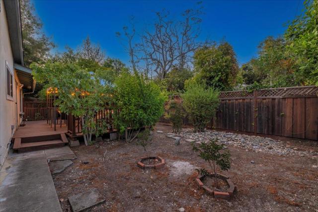 337 Roble Avenue, Redwood City CA: https://media.crmls.org/mediaz/54a577db-0595-4d2e-8a22-5badb4bd9e9e.jpg
