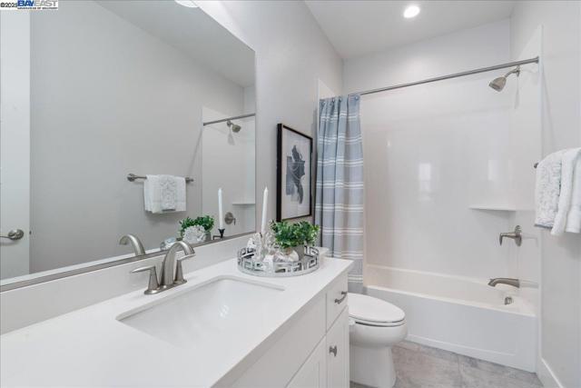7259 Lembert Hills Dr, Dublin CA: https://media.crmls.org/mediaz/54a598ea-b6db-4864-bafc-560e76ae4c3a.jpg