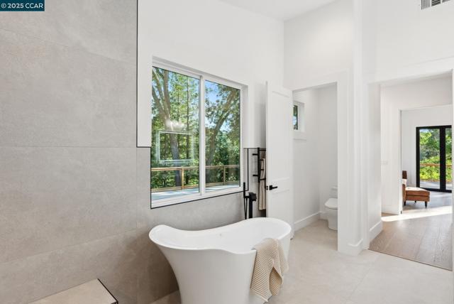 17 Julianne Ct, Walnut Creek CA: https://media.crmls.org/mediaz/54a5c478-73c8-4a91-af6f-9ba10df0fb51.jpg