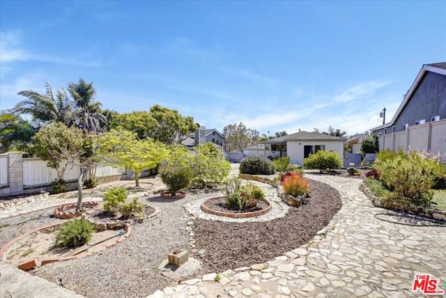 1643 GATES Avenue, Manhattan Beach, California 90266, 3 Bedrooms Bedrooms, ,1 BathroomBathrooms,Residential,Sold,GATES,22143250