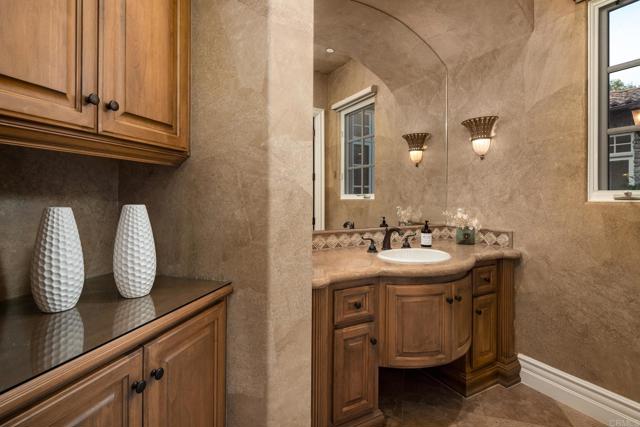 Detail Gallery Image 30 of 42 For 6627 Calle Ponte Bella, Rancho Santa Fe,  CA 92091 - 5 Beds | 6/1 Baths