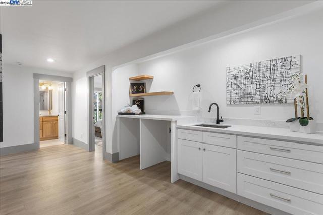 689 Santa Ray Ave, Oakland CA: https://media.crmls.org/mediaz/54a63e29-65f1-4491-8713-a3b21ee3599d.jpg
