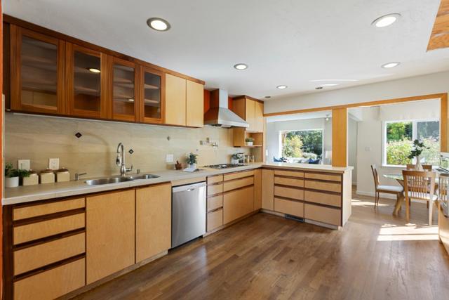 620 Olive Street, Menlo Park CA: https://media.crmls.org/mediaz/54a67854-5573-4439-9a71-7d04000d950f.jpg