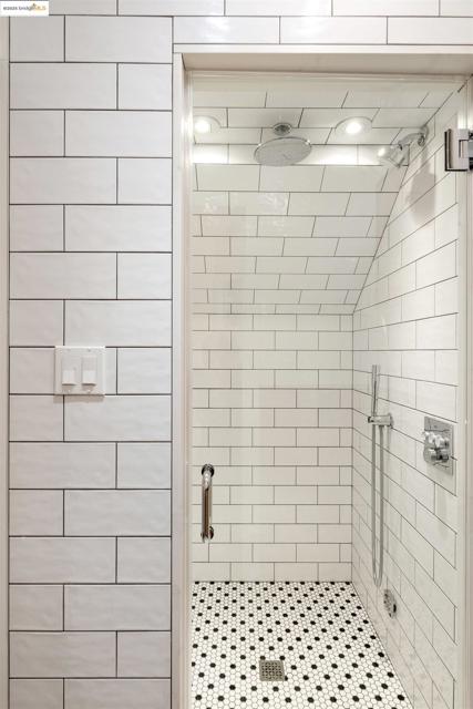 1402 15th St, San Francisco CA: https://media.crmls.org/mediaz/54a67f53-a8e3-4e77-ae49-cdf157205570.jpg