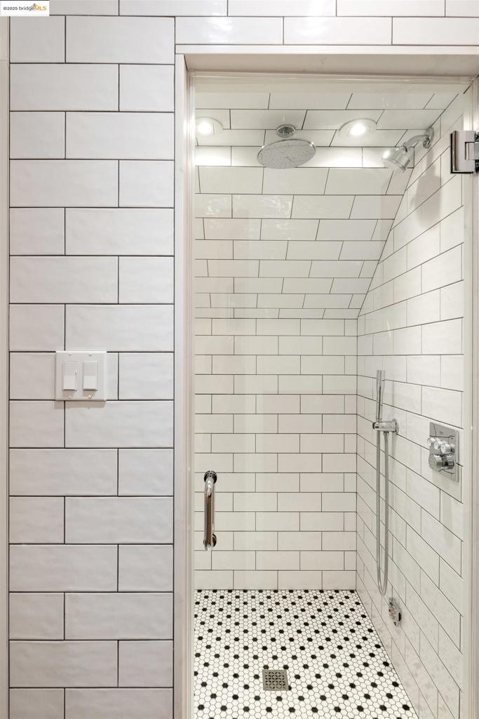 https://media.crmls.org/mediaz/54a67f53-a8e3-4e77-ae49-cdf157205570.jpg?preset=X-Large