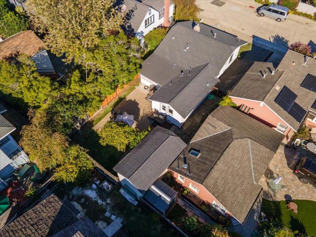 207 2nd Avenue, Santa Cruz CA: https://media.crmls.org/mediaz/54a6aa1c-d40f-47f9-8bed-2e70c0ce8cd5.jpg