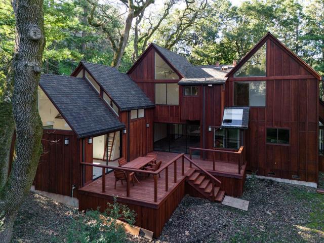 23200 Encinal Court, Los Altos Hills CA: https://media.crmls.org/mediaz/54a6eeed-8d53-4b4b-a1f8-2c3b73e012ff.jpg