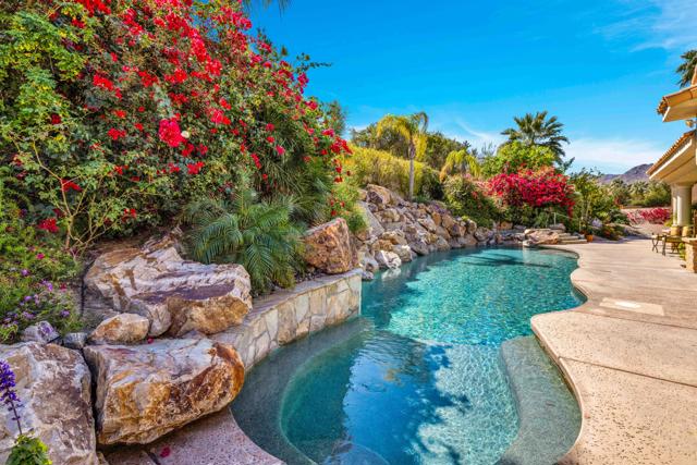 113 Heather Court, Palm Desert CA: https://media.crmls.org/mediaz/54a7f288-874b-4f64-a134-b05677771897.jpg