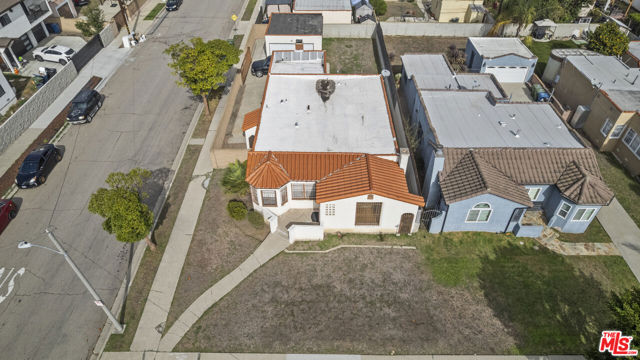 2729 W 79th Street, Inglewood CA: https://media.crmls.org/mediaz/54a8520d-4b0a-4661-bff8-e0d0e10b2d79.jpg