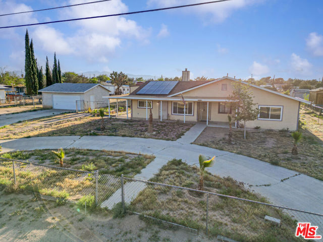 9256 6th Avenue, Hesperia CA: https://media.crmls.org/mediaz/54a88c6a-9e9a-4da1-8508-90fb84c42a17.jpg
