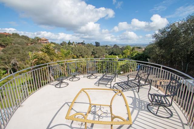 Detail Gallery Image 6 of 36 For 405 Solana Real, Fallbrook,  CA 92028 - 3 Beds | 3 Baths