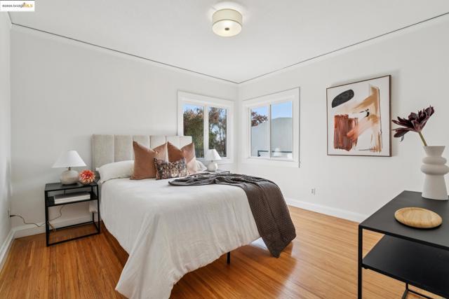 533 Lewis Ave, San Leandro CA: https://media.crmls.org/mediaz/54a8dc5e-242b-476c-b6da-41e8a02c8558.jpg