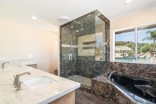 Image 15 of 75 For 37789 Avenida La Cresta