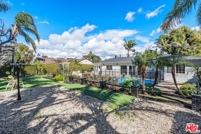 5159 Sophia Avenue, Encino CA: https://media.crmls.org/mediaz/54a9652c-c9b4-46cd-a3c6-131442b659c1.jpg
