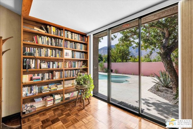 2861 Sundance Circle, Palm Springs CA: https://media.crmls.org/mediaz/54a985a7-70f6-4912-b80e-cf79c8248f9d.jpg