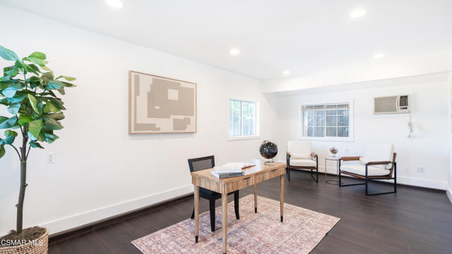 5726 Donna Avenue, Tarzana CA: https://media.crmls.org/mediaz/54a9c9bc-37a4-4f8d-8ae0-d9df4a6c668a.jpg