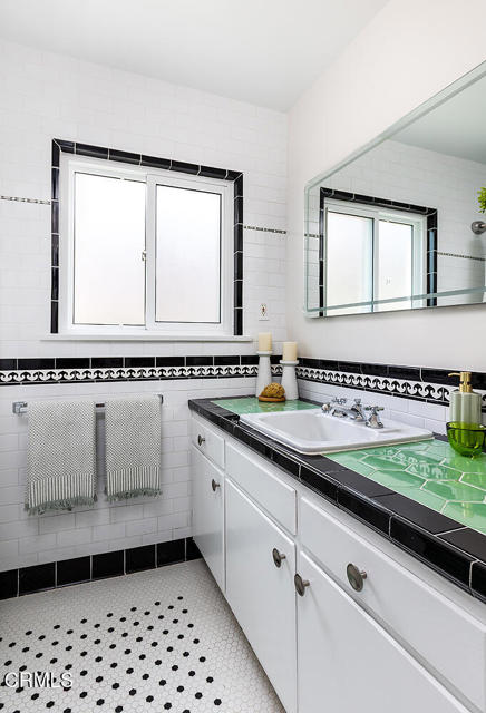 Detail Gallery Image 19 of 29 For 3663 Roderick Rd, Los Angeles,  CA 90065 - 3 Beds | 2 Baths