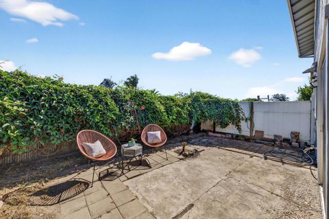 18848 Eisenhower Street, Salinas CA: https://media.crmls.org/mediaz/54ab26da-f9ea-48c1-9edf-77f0638c86af.jpg