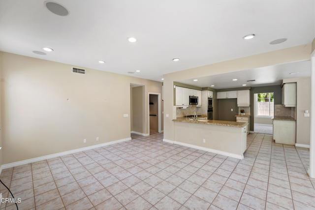 1365 La Culebra Circle, Camarillo CA: https://media.crmls.org/mediaz/54ab4430-c1d6-4fee-b7b6-51c0667072a0.jpg
