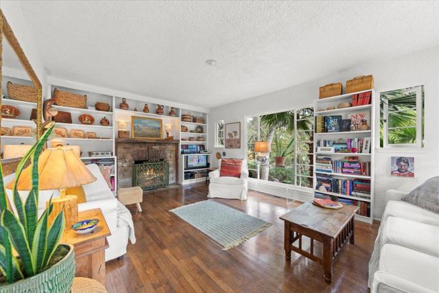 989 Madison Street, Monterey CA: https://media.crmls.org/mediaz/54ab47da-a140-4c67-b254-ca8ab396c0a8.jpg