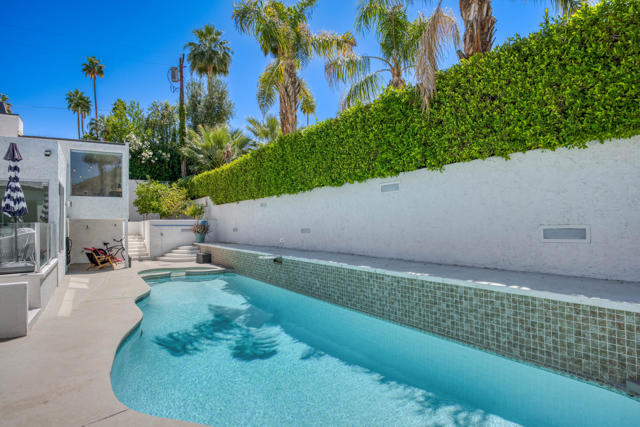 257 W El Camino Way, Palm Springs CA: https://media.crmls.org/mediaz/54ab56cc-329b-4b93-aec6-2fdd6db9c74f.jpg