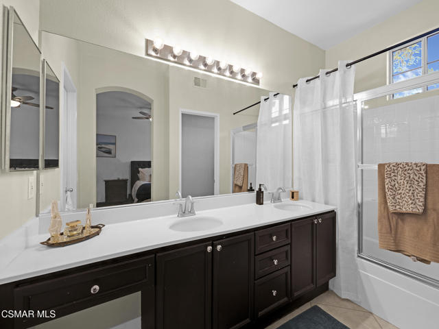 293 Springmist Lane, Simi Valley CA: https://media.crmls.org/mediaz/54ab74a4-dad3-4369-94ca-47aa2ad3927e.jpg
