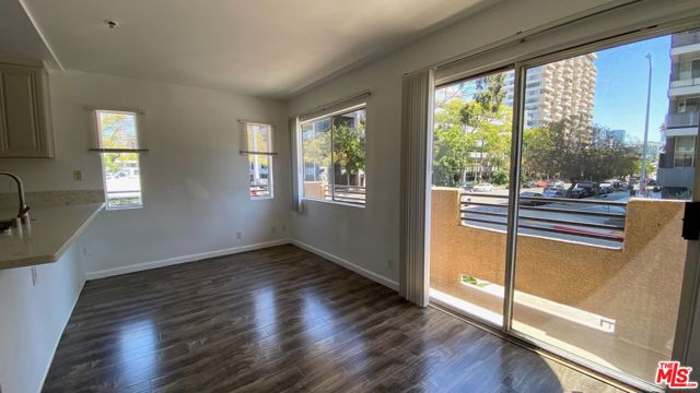 701 S Kingsley Drive, Los Angeles CA: https://media.crmls.org/mediaz/54ab99f8-53a9-4b26-b74e-e99f833b4ee5.jpg