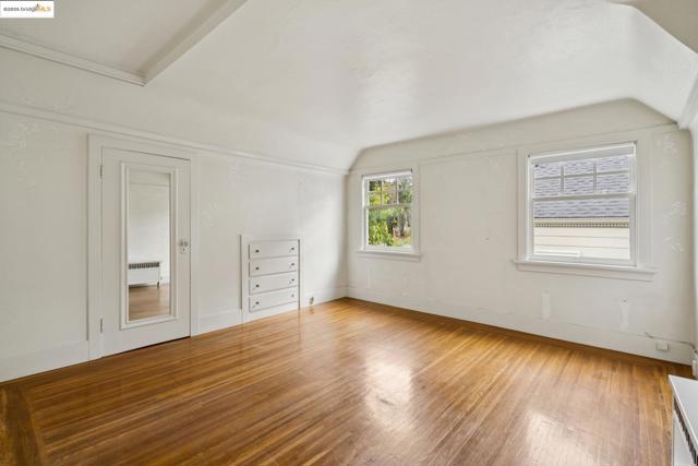 618 Boulevard Way, Piedmont CA: https://media.crmls.org/mediaz/54abd7e8-734f-4334-9906-ac5de25b5354.jpg
