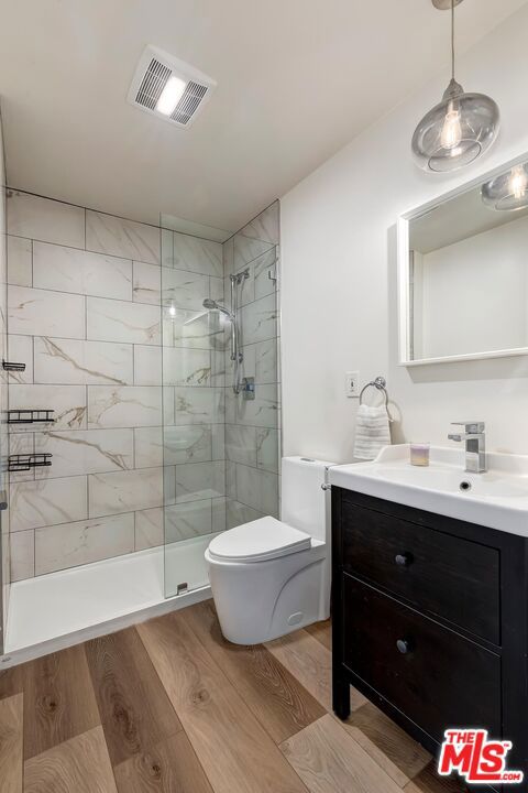4417 Campbell Drive, Los Angeles CA: https://media.crmls.org/mediaz/54abdff3-cd4c-46a3-8dfc-2a7e42b4b5af.jpg